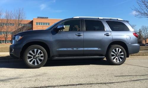Photo of a 2018-2022 Toyota Sequoia in Shoreline Blue Pearl (paint color code 8V5)