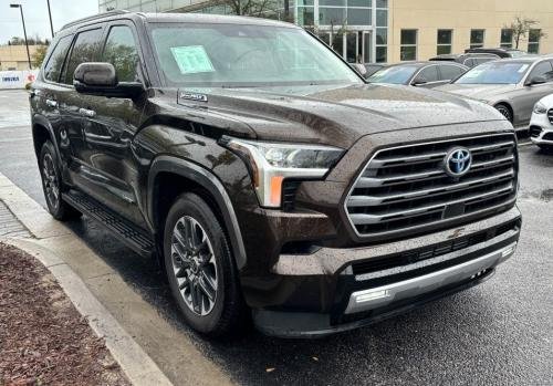 Photo of a 2023-2024 Toyota Sequoia in Smoked Mesquite (paint color code 4X4)