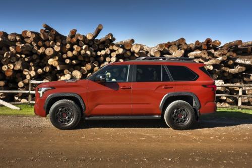 Photo of a 2024-2025 Toyota Sequoia in Terra (paint color code 4Z0)