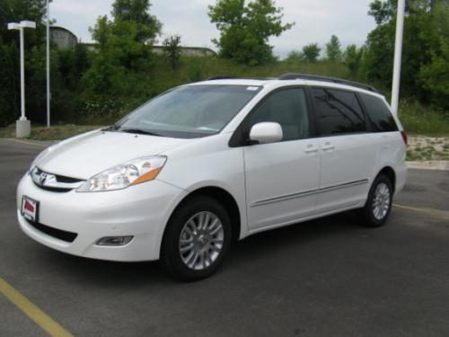 Photo Image Gallery & Touchup Paint: Toyota Sienna in Blizzard Pearl (070)