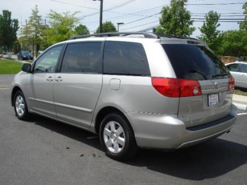 Photo Image Gallery & Touchup Paint: Toyota Sienna in Silver Shadow ...