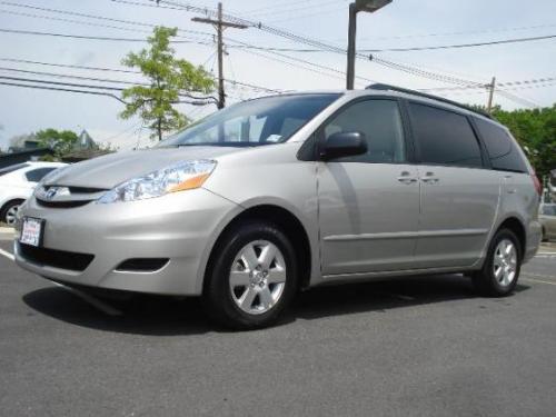 Photo Image Gallery & Touchup Paint: Toyota Sienna in Silver Shadow ...