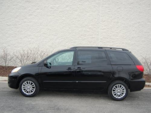 Photo of a 2008-2010 Toyota Sienna in Black (paint color code 202