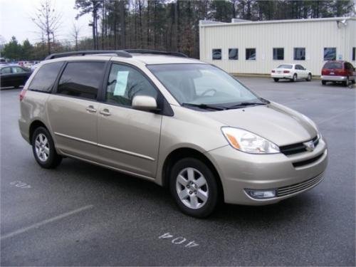 Photo of a 2007 Toyota Sienna in Desert Sand Mica (paint color code 4Q2)