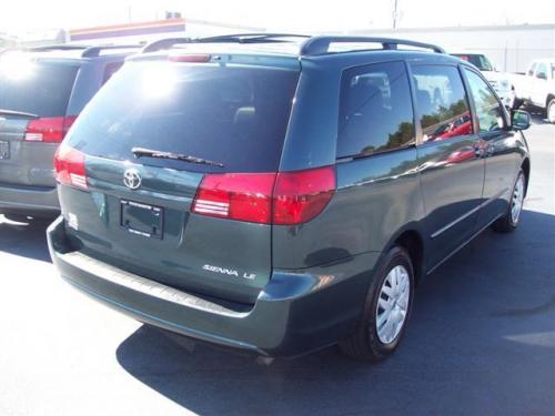 Photo of a 2004 Toyota Sienna in Aspen Green Pearl (paint color code 6S7)