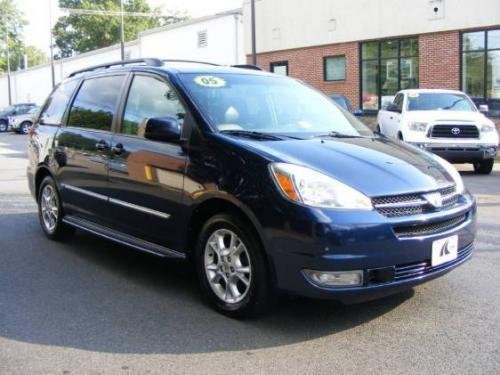 Photo of a 2004-2005 Toyota Sienna in Stratosphere Mica (paint color code 8Q0)