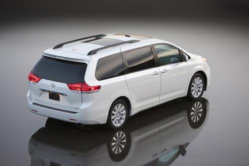Photo of a 2011-2020 Toyota Sienna in Blizzard Pearl (paint color code 070)