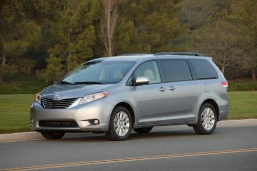 Photo Image Gallery & Touchup Paint: Toyota Sienna in Silver Sky ...