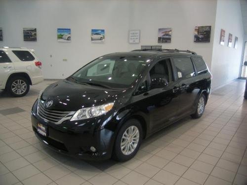 Photo of a 2011-2014 Toyota Sienna in Black (paint color code 202