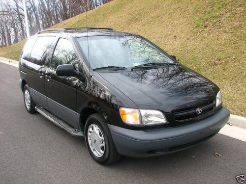 Photo of a 1998-2000 Toyota Sienna in Black (paint color code 202