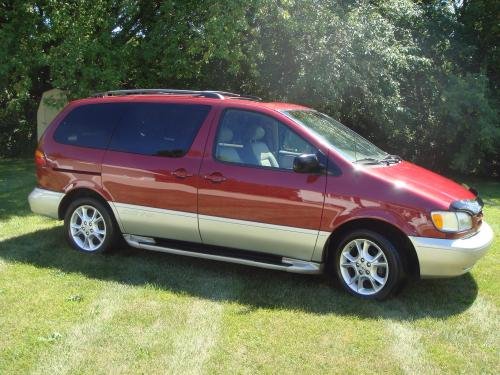 Photo of a 1998-2000 Toyota Sienna in Sunfire Red Pearl (paint color code 3K4