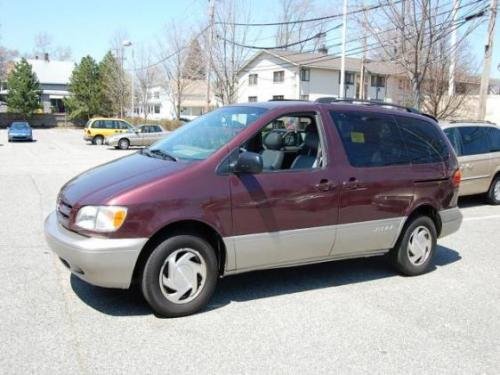 Photo of a 1998-2000 Toyota Sienna in Napa Burgundy Pearl (paint color code 3M6)