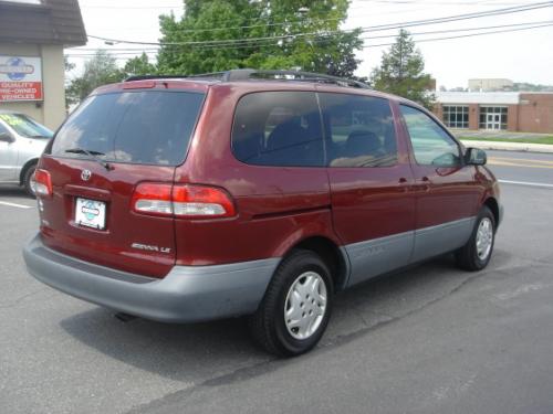 Photo Image Gallery & Touchup Paint: Toyota Sienna in Vintage Red Pearl ...