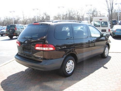 Photo of a 2001-2003 Toyota Sienna in Black Walnut Pearl (paint color code 3P5)
