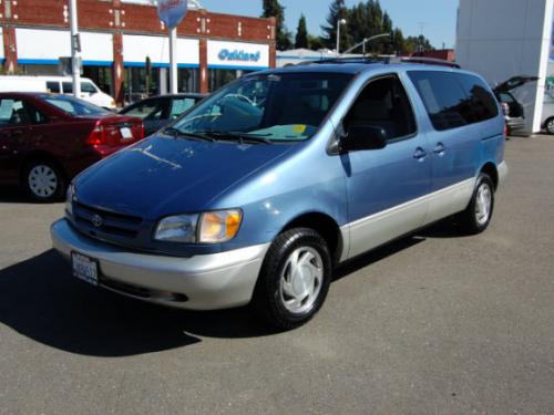 Photo Image Gallery & Touchup Paint: Toyota Sienna in Denim Blue Mica (8L9)