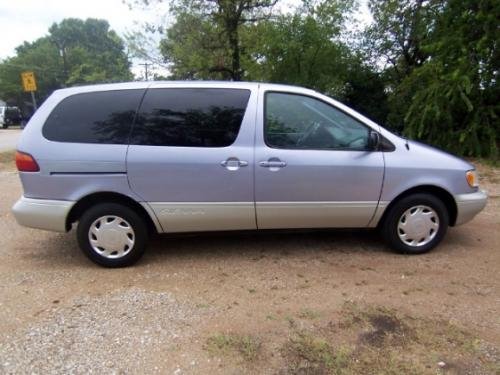 Photo of a 1998-1999 Toyota Sienna in Frosted Iris Metallic (paint color code 931)