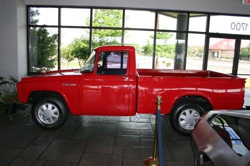 Photo of a 1964-1968 Toyota Stout in Seminole Red (paint color code T332)