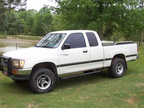 Photo of a 1993-1997 Toyota T100 in Super White (AKA White) (paint color code 045)