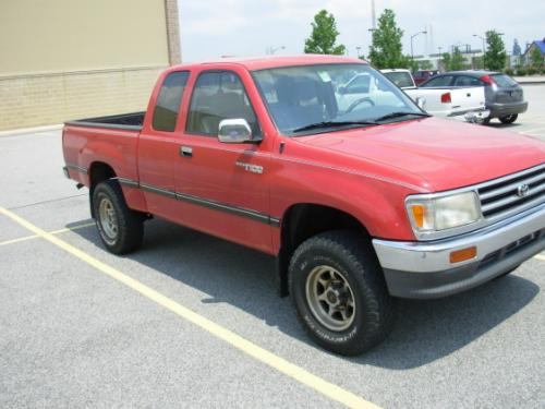 Photo Image Gallery & Touchup Paint: Toyota T100 in Cardinal Red (3H7)