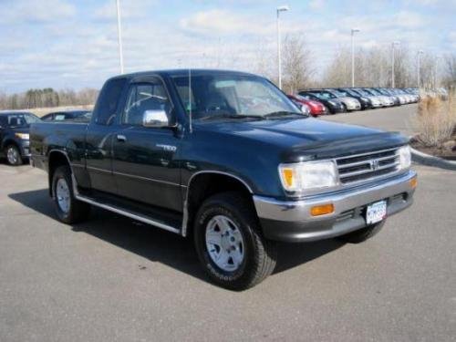 Photo of a 1997-1998 Toyota T100 in Sierra Green Metallic (paint color code 6N7)