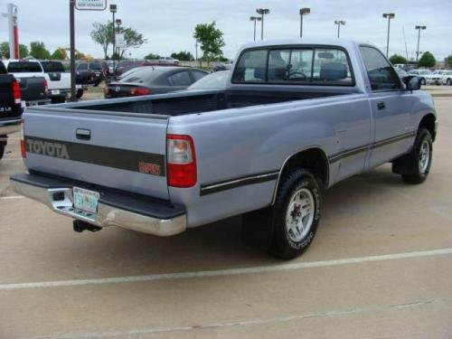 Photo of a 1993 Toyota T100 in Nordic Blue Metallic (paint color code 8D8)