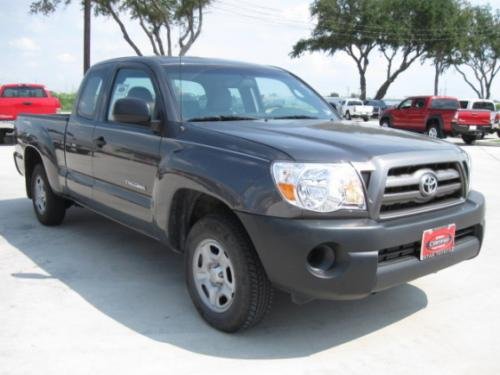 Photo of a 2009-2015 Toyota Tacoma in Magnetic Gray Metallic (paint color code 1G3)