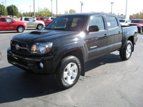 Photo of a 2011-2015 Toyota Tacoma in Black (paint color code 202