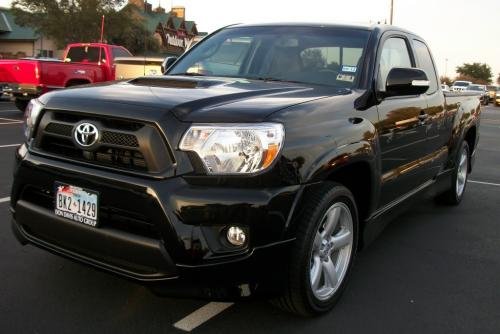 Photo of a 2011-2015 Toyota Tacoma in Black (paint color code 202
