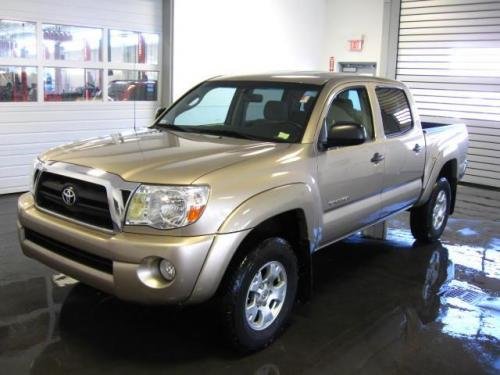 Photo of a 2007 Toyota Tacoma in Desert Sand Mica (paint color code 4Q2)