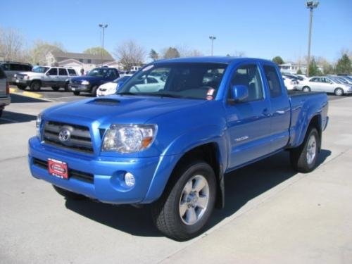 Photo of a 2005-2011 Toyota Tacoma in Speedway Blue (paint color code 8P1)