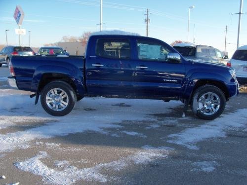 Photo of a 2014-2015 Toyota Tacoma in Blue Ribbon Metallic (paint color code 8T5