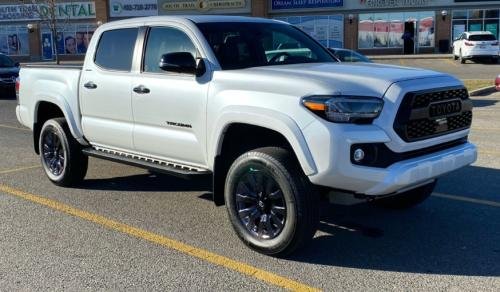 Photo of a 2021-2023 Toyota Tacoma in Wind Chill Pearl (paint color code 089