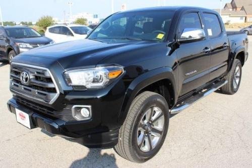 Photo of a 2019 Toyota Tacoma in Black (paint color code 202
