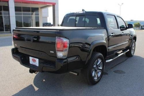 Photo of a 2019 Toyota Tacoma in Black (paint color code 202