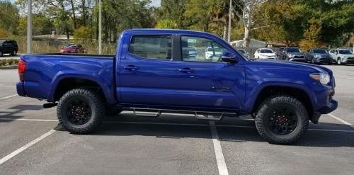 Photo of a 2022-2023 Toyota Tacoma in Blue Crush Metallic (paint color code 8W7)