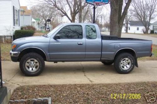 Photo of a 1997-1998 Toyota Tacoma in Lavender Steel (AKA Cool Steel Metallic) (paint color code 926