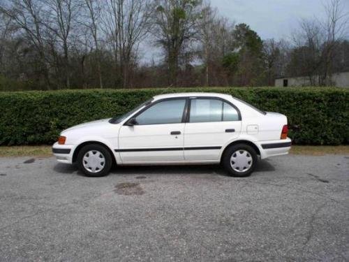 Photo of a 1995-1998 Toyota Tercel in Super White (paint color code 040)