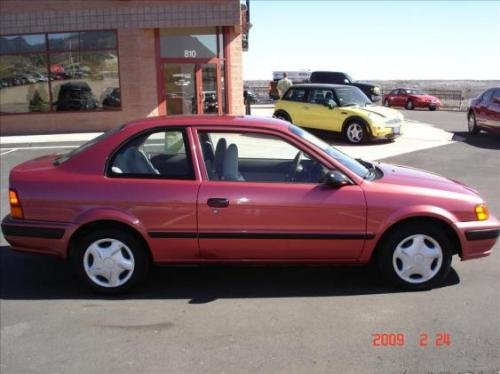 Photo of a 1997 Toyota Tercel in Coral Rose Pearl (paint color code 3L9)