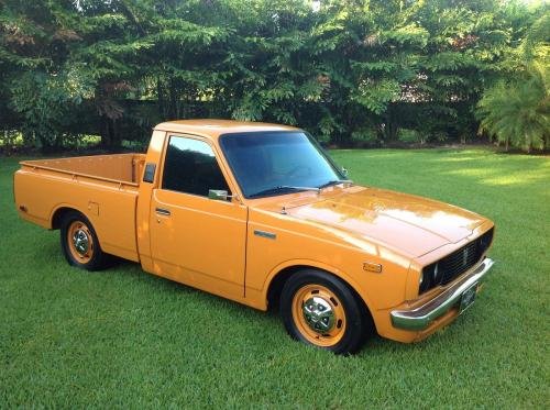 Photo of a 1977-1978 Toyota Truck in Orange (paint color code 352)