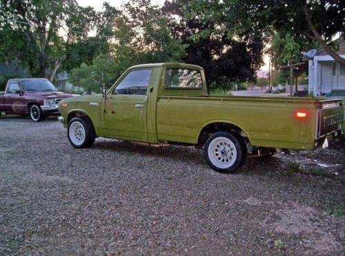 Photo of a 1974-1977 Toyota Truck in Olive (paint color code 637)