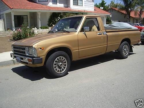 Photo of a 1983 Toyota Truck in Beige Metallic (paint color code 4A6