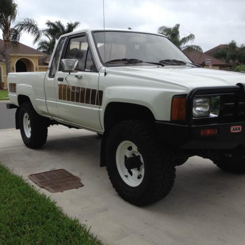 Photo Image Gallery & Touchup Paint: Toyota Truck in White (033)