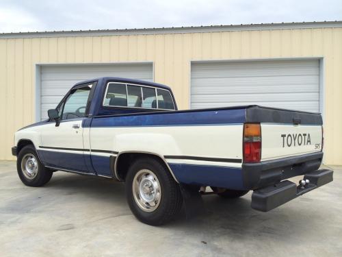 Photo of a 1984 Toyota Truck in Medium Blue on White (paint color code 2C7)