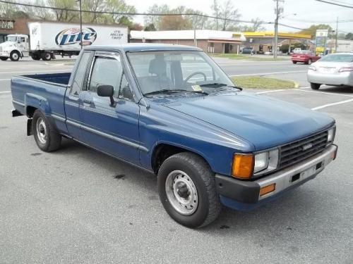 Photo of a 1985-1987 Toyota Truck in Medium Blue (paint color code 8A1)