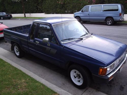 Photo of a 1985-1987 Toyota Truck in Medium Blue (paint color code 8A1)