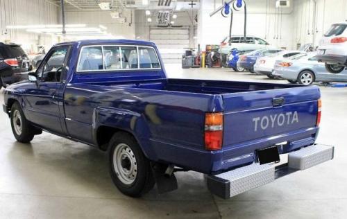 Photo Image Gallery & Touchup Paint: Toyota Truck in Medium Blue (8A1)