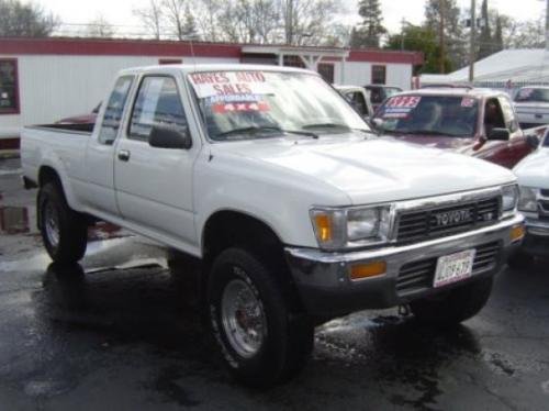 Photo of a 1989-1995 Toyota Truck in White (paint color code 045)