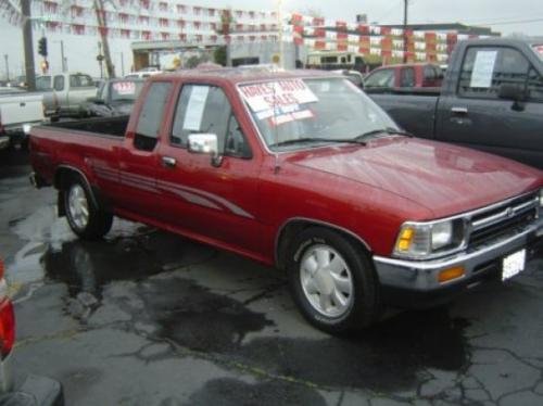 Photo of a 1992-1995 Toyota Truck in Garnet Pearl (paint color code 3K3