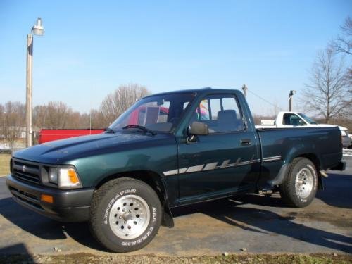 Photo of a 1994-1995 Toyota Truck in Evergreen Pearl (paint color code 751