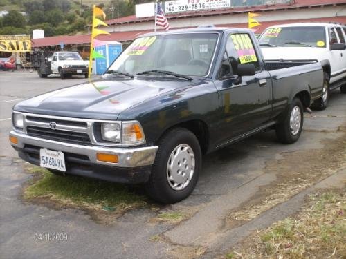 Photo of a 1994-1995 Toyota Truck in Evergreen Pearl (paint color code 751